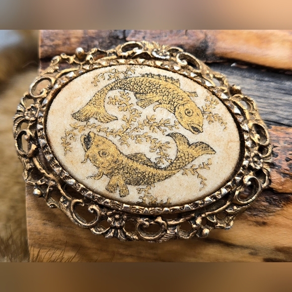 Vintage Brooch Antiqued GoldTone Sugar Coated Fish Koi Transfer 2.25" X 1.75" 🐟 - Picture 1 of 5